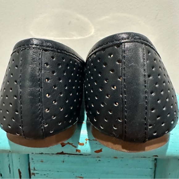 Tory Burch Reva Perforated Navy Flats Size 5.5 - Picture 4 of 13